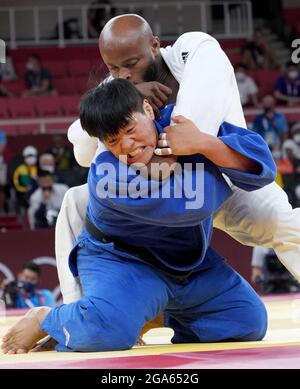 Tokyo, Giappone. 29 luglio 2021. CHO Guham (fronte) della Corea del Sud combatte con Jorge Fonseca del Portogallo durante la semifinale maschile di -100 kg di judo ai Giochi Olimpici di Tokyo 2020 a Tokyo, Giappone, il 29 luglio 2021. Credit: Wang Yuguo/Xinhua/Alamy Live News Foto Stock