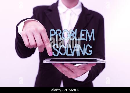 Risoluzione dei problemi di visualizzazione concettuale. Panoramica aziendale processo di ricerca di soluzioni a problemi complessi o difficili che presentano nuove idee tecnologiche Foto Stock