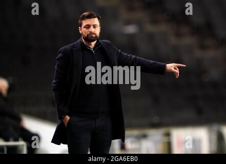 File photo datato 19-01-2021 del manager Russell Martin di Milton Keynes. Swansea non ha cedito su Martin nonostante abbia rifiutato la possibilità di diventare il loro nuovo manager. Il club Sky Bet Championship si è rifiutato di terminare la loro ricerca e le conversazioni rimangono in corso, ma resta improbabile che Martin si sposti nel Galles meridionale. Data di emissione: Giovedì 29 luglio 2021. Foto Stock