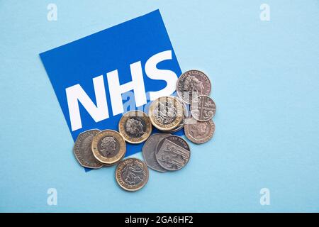 LONDRA, Regno Unito - Luglio 2021: Concetto di finanziamento del servizio sanitario nazionale NHS Foto Stock