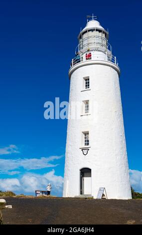 Il patrimonio storico, Cape Bruny Lighthouse sulla punta sud-orientale di Bruny Island in Tasmania, Australia, è stato operativo dal 1836 al 1996 Foto Stock