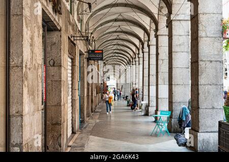 Portico della rue de Boigne. Chambery, dipartimento della Savoia, regione Auvergne-Rhône-Alpes, Francia Foto Stock