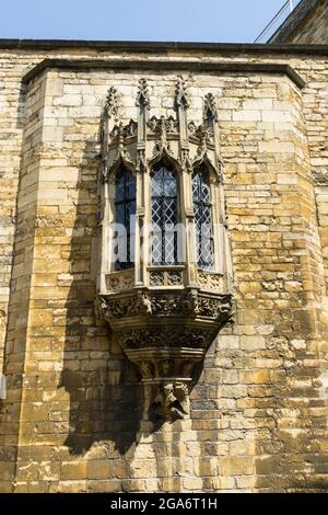 Finestra Oriel nel muro del cancello d'ingresso principale al castello di Lincoln, Lincolnshire 2021 Foto Stock