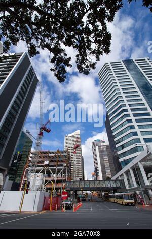 Nuova Zelanda. 10 Ott 2017. Vista di Queen Street dal quartiere lungomare del centro di Auckland, Nuova Zelanda, 10 ottobre 2017. (Foto di Smith Collection/Gado/Sipa USA) Credit: Sipa USA/Alamy Live News Foto Stock