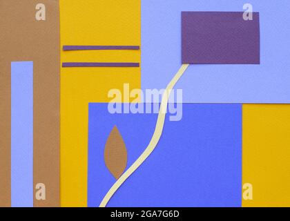 Sfondo colorato con forme geometriche tagliate in carta di diverse dimensioni. Spazio di copia. Disposizione piatta, vista dall'alto Foto Stock