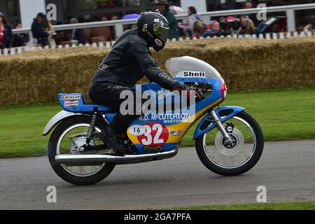 Chas Mortimer, Yamaha RD250, 110 anni del campo da montagna, The Maestros - Motorsport's Great All-Rounders, Goodwood Festival of Speed, Goodwood ho Foto Stock