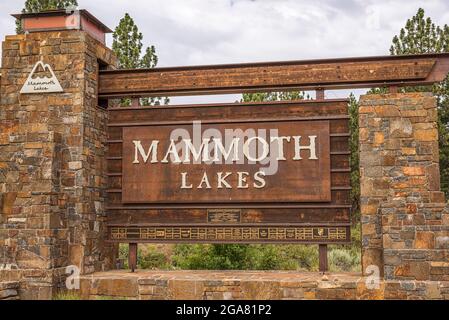 Cartello di benvenuto. Mammoth Lakes, California, Stati Uniti. Foto Stock