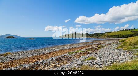 Vista pittoresca dalla costa di Whiddy Island nella contea di Cork, Irlanda Foto Stock