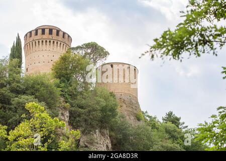 Brisighella, Ravenna, Emilia-Romagna, Italia. Bella vista dalla città medievale e la fortezza di Manfrediana Foto Stock