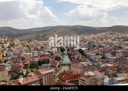 Vista sulla città dallo storico castello di Bayburt Foto Stock