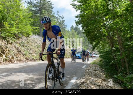 Malaucene, Francia. 07 luglio 2021. Davide Ballerini in azione durante la salita di Mont-Ventoux in Tour de France 2021. Si è classificato 146 della tappa. L'undicesima tappa del Tour de France 2021 si svolge tra Sorgues e Malaucene con una doppia salita del Mont-Ventoux. Vincitore del palco è Wout Van Aert. (Foto di Laurent Coust/SOPA Images/Sipa USA) Credit: Sipa USA/Alamy Live News Foto Stock