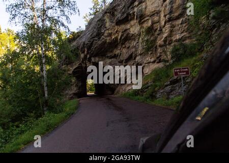 Iron Creek Tunnel, Needles Highway in Summer, South Dakota Foto Stock