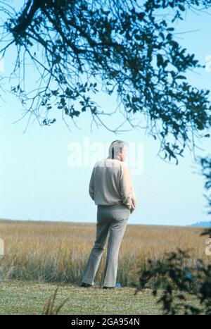 Il presidente degli Stati Uniti Jimmy carter, ritratto a figura intera, St. Simons Island, Georgia, USA, Bernard Gotfryd, Novembre 1977 Foto Stock