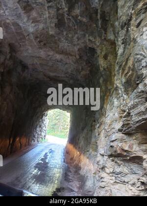 Iron Creek Tunnel, Needles Highway in Summer, South Dakota Foto Stock