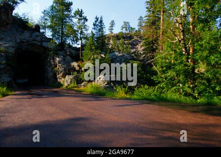 Iron Creek Tunnel, Needles Highway in Summer, South Dakota Foto Stock