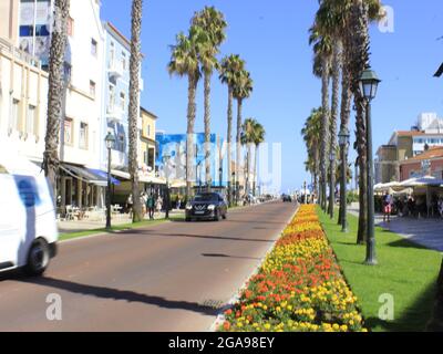 Cascais, Lisboa Portogallo. 29 luglio 2021. (INT) movimento turistico a Cascais. 29 luglio 2021, Cascais, Portogallo: Movimento turistico al centro e sulle spiagge di Cascais, sulla costa del Portogallo, giovedì (29), in mezzo alla pandemia di Coronavirus. (Credit Image: © Edson De Souza/TheNEWS2 via ZUMA Press Wire) Foto Stock