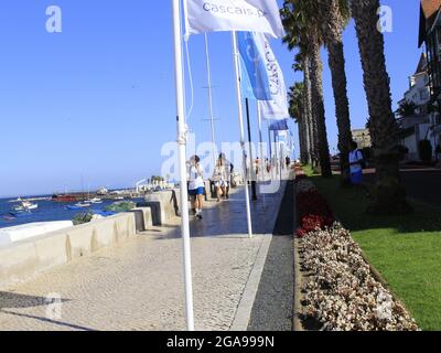 Cascais, Lisboa Portogallo. 29 luglio 2021. (INT) movimento turistico a Cascais. 29 luglio 2021, Cascais, Portogallo: Movimento turistico al centro e sulle spiagge di Cascais, sulla costa del Portogallo, giovedì (29), in mezzo alla pandemia di Coronavirus. (Credit Image: © Edson De Souza/TheNEWS2 via ZUMA Press Wire) Foto Stock