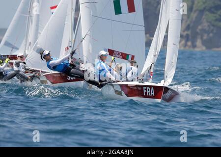 Kanagawa, Giappone. 29 luglio 2021. LECOINTRE Camille, RETORNAZ Aloise (fra) vela : Dinghy per due donne - 470 - durante le Olimpiadi di Tokyo 2020 al porto di Enoshima a Kanagawa, Giappone . Credit: Kaoru Soehata/AFLO/Alamy Live News Foto Stock