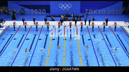 Tokyo, Giappone. 30 luglio 2021. Tatjana Schoenmaker (4° R) del Sud Africa compete durante la finale femminile di 200m di nuoto ai Giochi Olimpici di Tokyo 2020 a Tokyo, Giappone, 30 luglio 2021. Credit: Xia Yifang/Xinhua/Alamy Live News Foto Stock