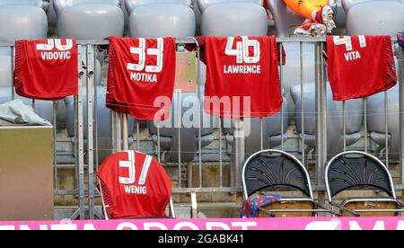 Muenchen, ALLIANZARENA, Germania. 28 luglio 2021. Maglia Bayern FC - sostituti. Calcio, FC Bayern Monaco (M) - Borussia Monchengladbach (MG) 0: 2, partita preparatoria per la stagione 2021-2022, il 28 luglio 2021 a Muenchen, ALLIANZARENA, Germania. ¬ di credito: dpa/Alamy Live News Foto Stock