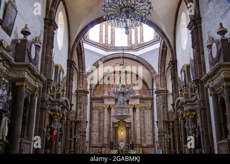 San Miguel de Allende, Messico - all'interno dell'Iglesia de San Francisco Foto Stock