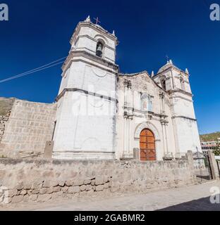 Chiesa di San Pedro de Alcantara nel villaggio di Cabanaconde, Perù Foto Stock