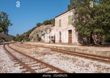 La vecchia stazione ferroviaria nel villaggio di Palasca nella regione Balagne della Corsica Foto Stock