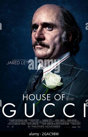 House of Gucci (2021) diretto da Ridley Scott e interpretato da Jared Leto come Paolo Gucci in un dramma criminale ispirato all'impero di famiglia dietro la famosa casa di moda italiana. Foto Stock