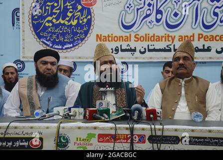 Peshawar, Pakistan. 29 luglio 2021. Dipendenti governativi che protestano fuori dall'Assemblea del KP per richieste migliori a Peshawar. (Foto di Hussain Ali/Pacific Press/Sipa USA) Credit: Sipa USA/Alamy Live News Foto Stock