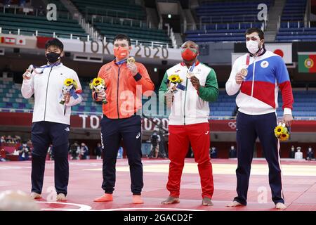 Tokyo, Giappone. 30 luglio 2021. CHO Guham (KOR) seconda Medaglia d'Argento, Aaron Wolf (JPN) Vincitore Medaglia d'Oro, Jorge FONSECA (por) terza Medaglia di Bronzo, Niiaz ILIASOV (ROC) terza Medaglia di Bronzo durante i Giochi Olimpici di Tokyo 2020, cerimonia finale della Medaglia di JUDO Men-100kg il 29 luglio 2021 a Nippon Budokan a Tokyo, Giappone - Photo Photo Photo Kishimoto/DPPI Credit: Independent Photo Agency/Alamy Live News Foto Stock