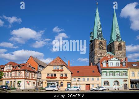 Quedlinburg, Germania; 31 luglio 2021 - è una città situata nella parte occidentale della Sassonia-Anhalt, Germania. Nel 1994, il castello, la chiesa e la città vecchia sono stati aggiunti t Foto Stock