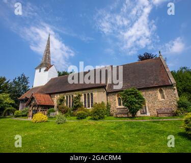 Una vista della bella Chiesa di tutti i Santi nel villaggio di Stock in Essex, Regno Unito. Foto Stock