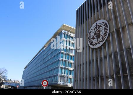 (210730) -- PECHINO, 30 luglio 2021 (Xinhua) -- Foto scattata il 30 marzo 2021 mostra una vista esterna della sede dell'Organizzazione mondiale della sanità (OMS) a Ginevra, Svizzera. (Xinhua/Chen Junxia) Foto Stock