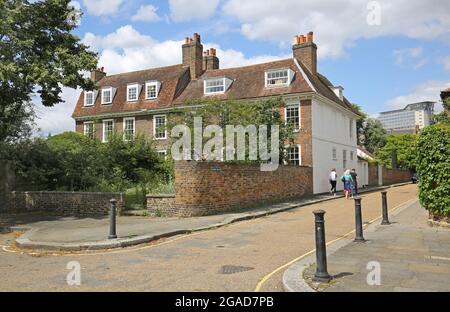 The Butts Estate, Brentford, West London, Regno Unito. Un'area di eleganti case del XVIII secolo, di grado II. Foto Stock