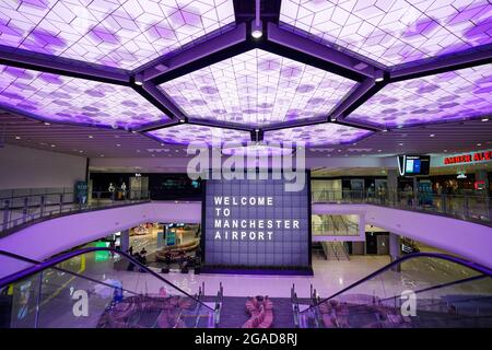 Il Terminal 2 dell'Aeroporto di Manchester, recentemente rinnovato. Foto Stock