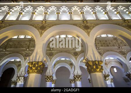 Particolare degli archi della Sinagoga di Santa Maria la Blanca a Toledo, Spagna. Foto Stock