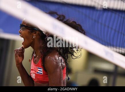 Tokyo, Giappone. 30 luglio 2021. Lidianny Echevarria Benitez di Cuba compete durante la partita preliminare femminile di Beach volley tra Marta Menegatti/Viktoria Orsi Toth d'Italia e Lidianny Echevarria Benitez/Leila Consuelo Martinez Ortega di Cuba ai Giochi Olimpici di Tokyo 2020, Giappone, 30 luglio 2021. Credit: Li He/Xinhua/Alamy Live News Foto Stock