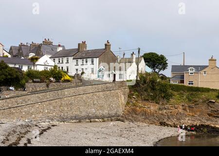 Il villaggio costiero di Moelfre su Anglesey nel Galles del nord Foto Stock