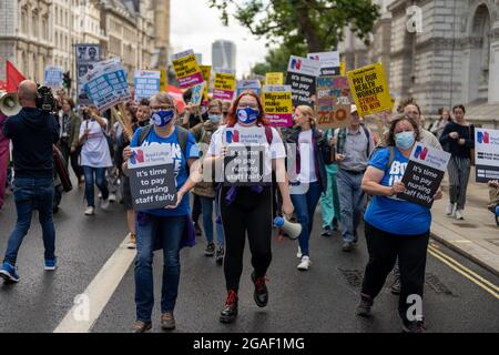 Londra, UK - Luglio 30 2021: NHS No al 3% di protesta da Waterloo Bridge a Downing Street Foto Stock