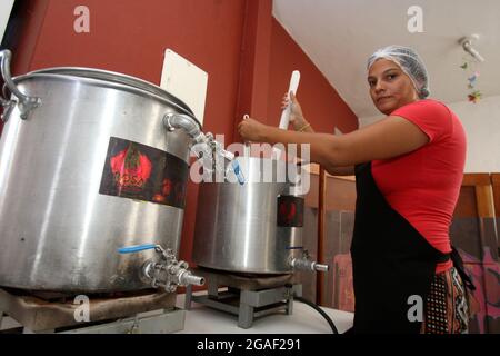 salvador, bahia, brasile - 26 gennaio 2017: Produzione artigianale di birra nella città di Salvador. *** Local Caption *** Foto Stock