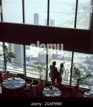 Cafe alla cima di un grattacielo, Chicago il., USA, aprile 1977 Foto Stock