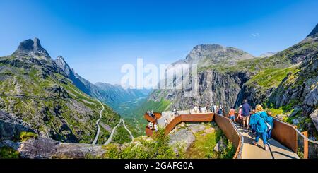 La Troll Road si trova nella Norvegia occidentale ed è un capolavoro di costruzione di strade Foto Stock