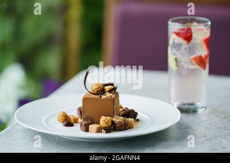 Gourmet Mousse al cioccolato Dessert in ambiente ristorante Foto Stock