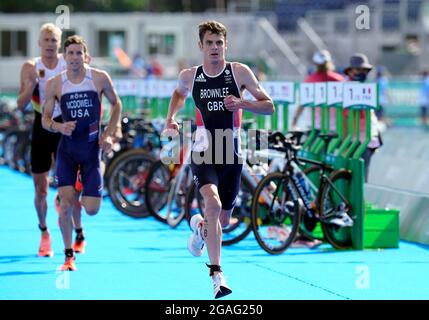 Jonathan Brownlee della Gran Bretagna che corre durante il Triathlon Mixed Relay all'Odaiba Marine Park l'ottavo giorno dei Giochi Olimpici di Tokyo 2020 in Giappone. Data immagine: Sabato 31 luglio 2021. Foto Stock