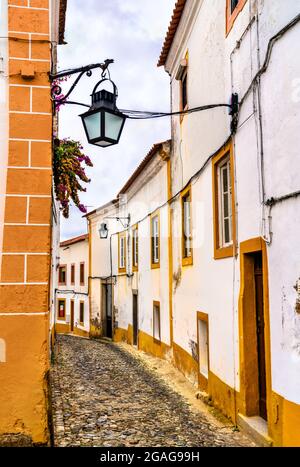 Architettura della città vecchia di Evora in Portogallo Foto Stock