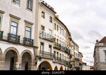 Architettura della città vecchia di Evora in Portogallo Foto Stock