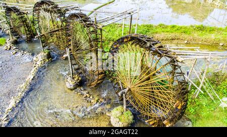 Bella ruota d'acqua nel villaggio di pu Luong Thanh Hoa provincia nord Vietnam Foto Stock