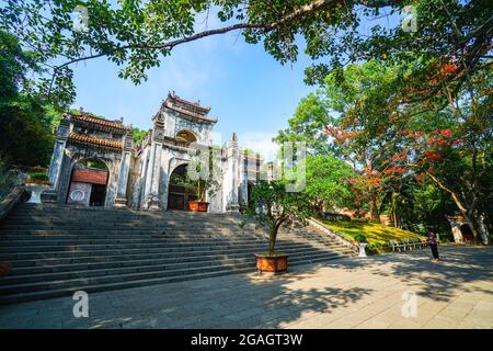 Tempio di Nizza nella provincia di Thanh Hoa nord del Vietnam Foto Stock