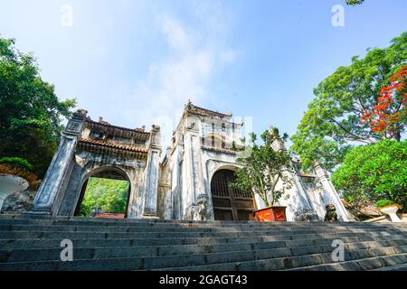 Tempio di Nizza nella provincia di Thanh Hoa nord del Vietnam Foto Stock