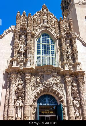 Una vista della struttura Casa del Prado a Balboa Park a San Diego, California, Stati Uniti. Foto Stock